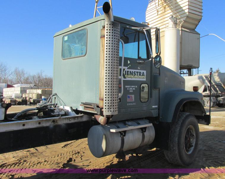 image for item AN9131 1989 International Paystar 5000 mixer truck