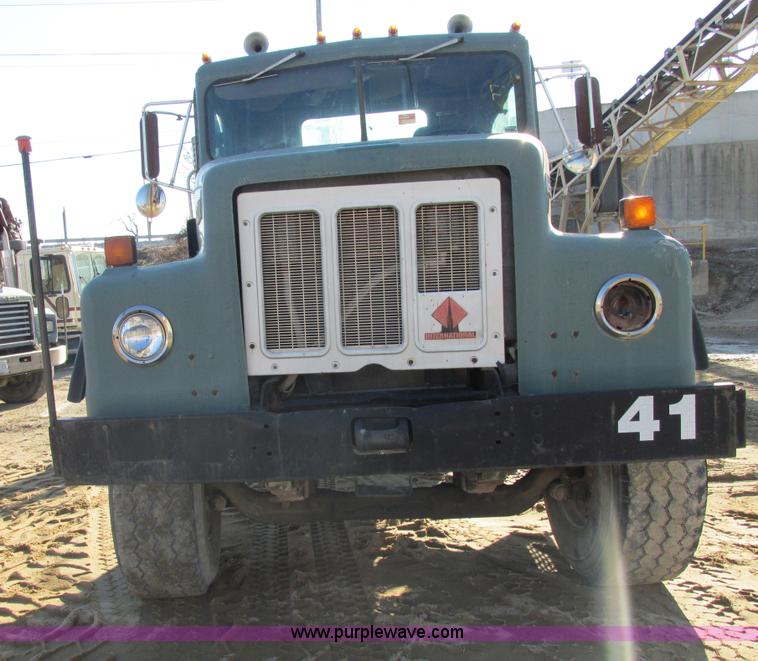 image for item AN9131 1989 International Paystar 5000 mixer truck