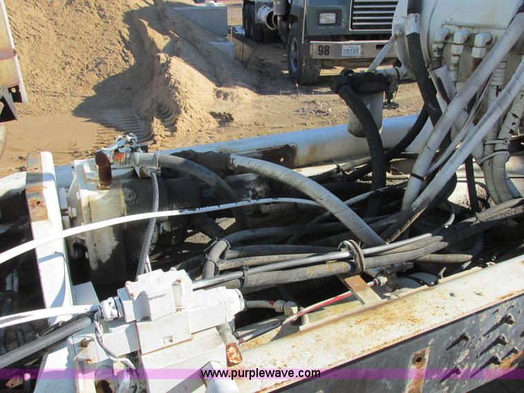 image for item AN9131 1989 International Paystar 5000 mixer truck