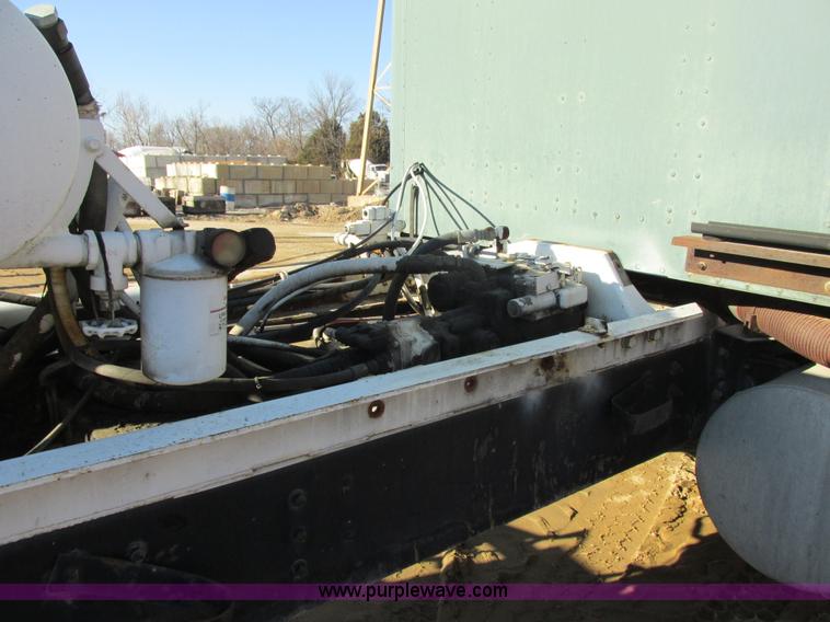 image for item AN9131 1989 International Paystar 5000 mixer truck