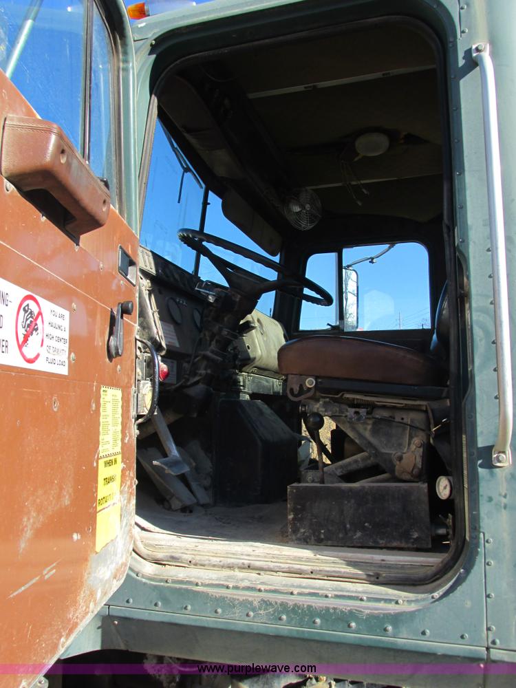 image for item AN9131 1989 International Paystar 5000 mixer truck