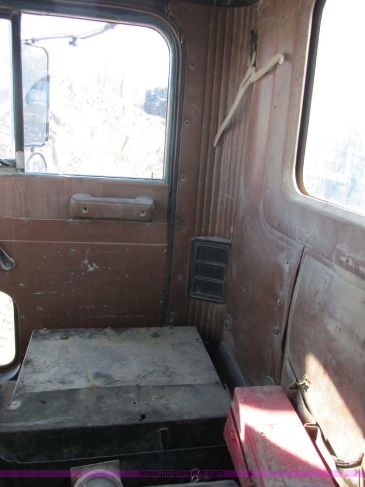 image for item AN9131 1989 International Paystar 5000 mixer truck