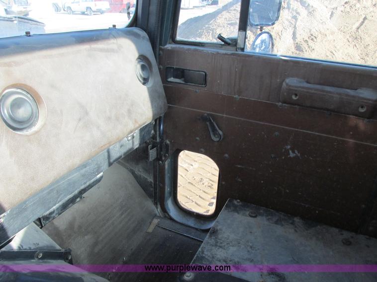 image for item AN9131 1989 International Paystar 5000 mixer truck