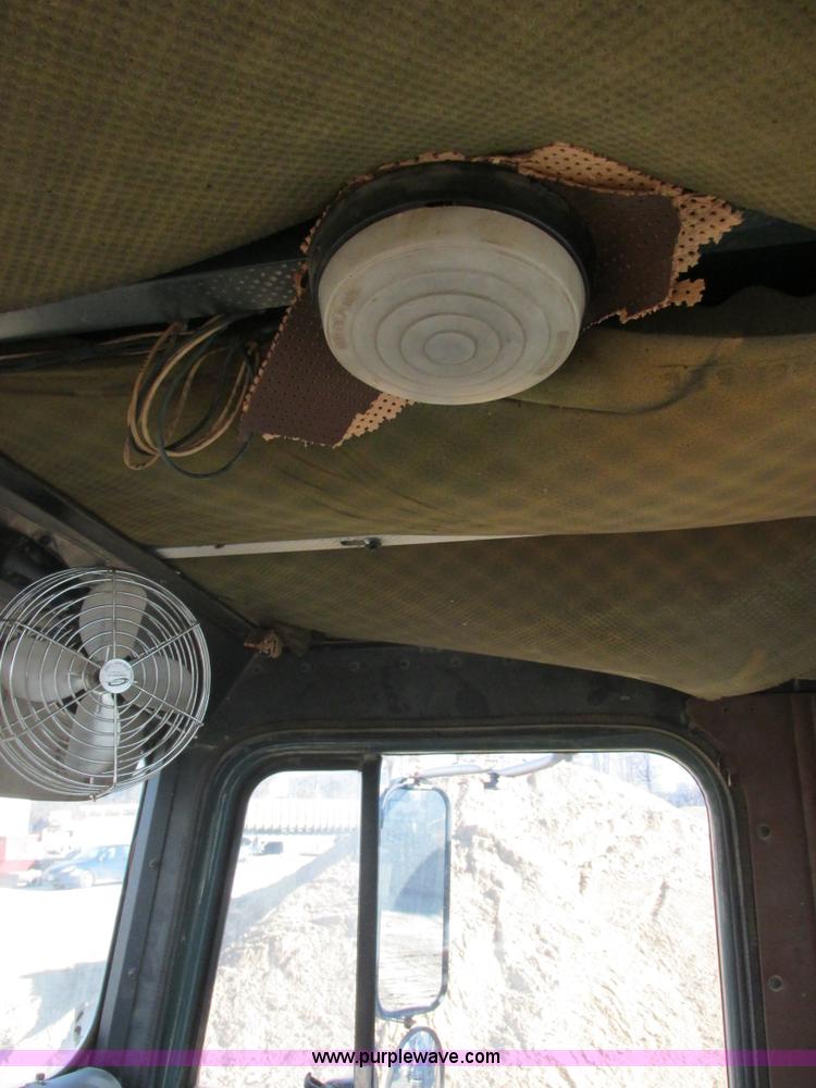 image for item AN9131 1989 International Paystar 5000 mixer truck