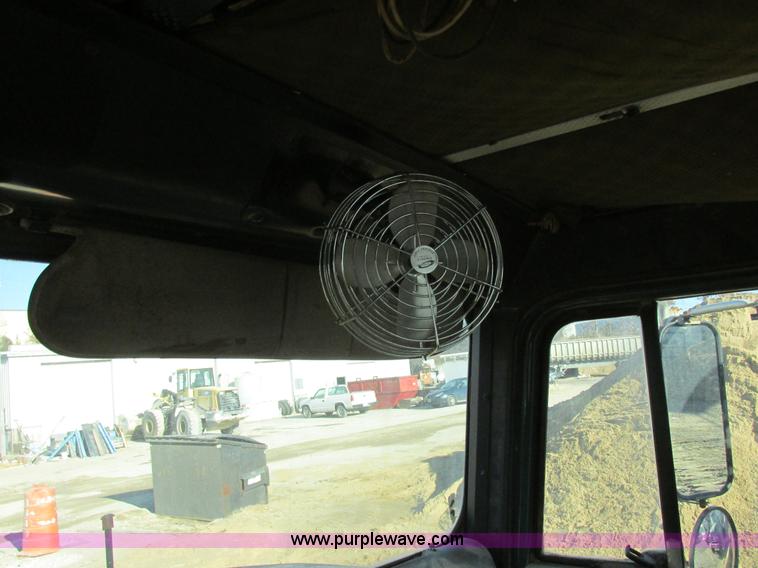 image for item AN9131 1989 International Paystar 5000 mixer truck