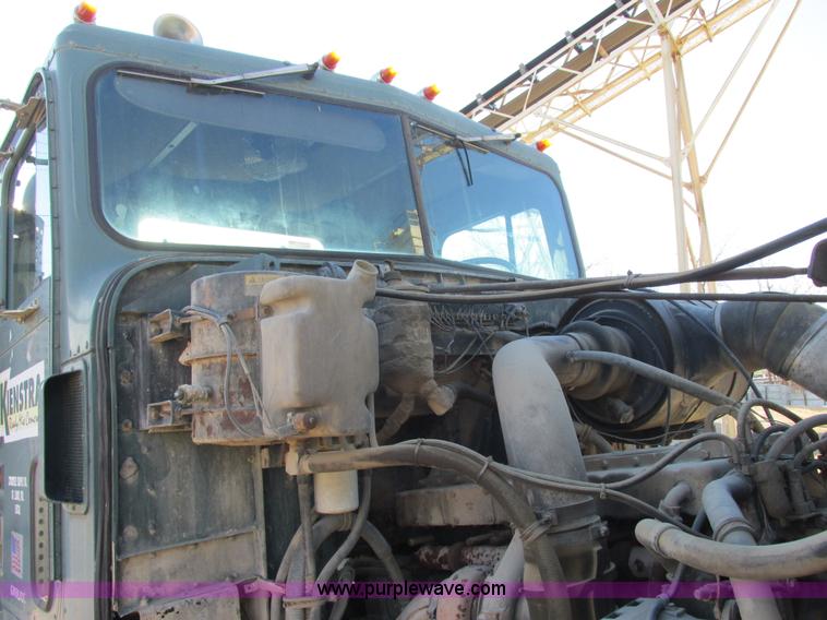 image for item AN9131 1989 International Paystar 5000 mixer truck