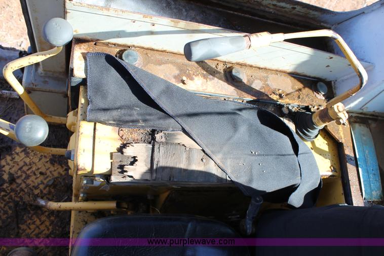 image for item C3717 1996 Komatsu D41E-3 dozer