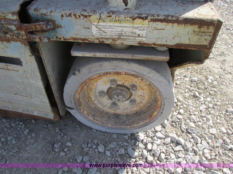 image for item F4851 Mec 193ZES scissor lift