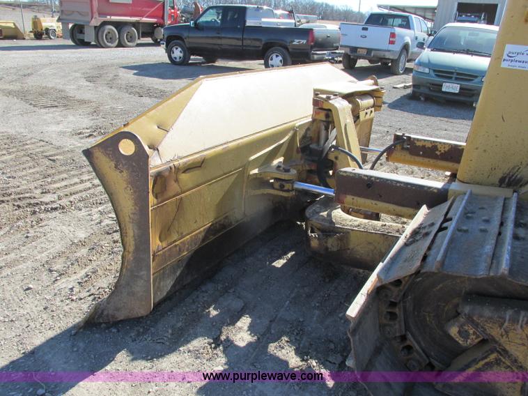 image for item F4853 2004 Caterpillar D5N LGP dozer