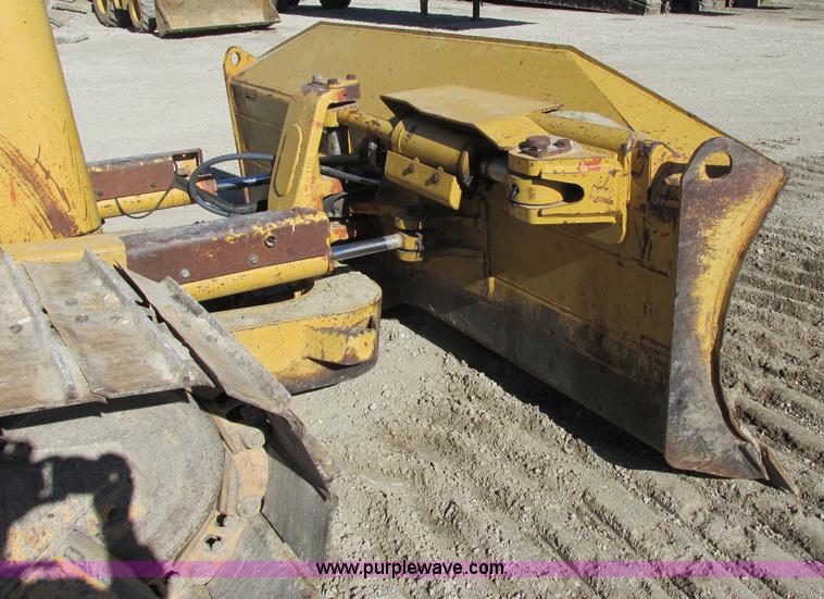 image for item F4853 2004 Caterpillar D5N LGP dozer