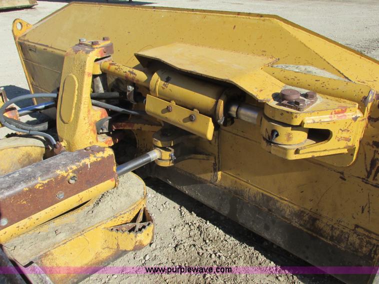 image for item F4853 2004 Caterpillar D5N LGP dozer