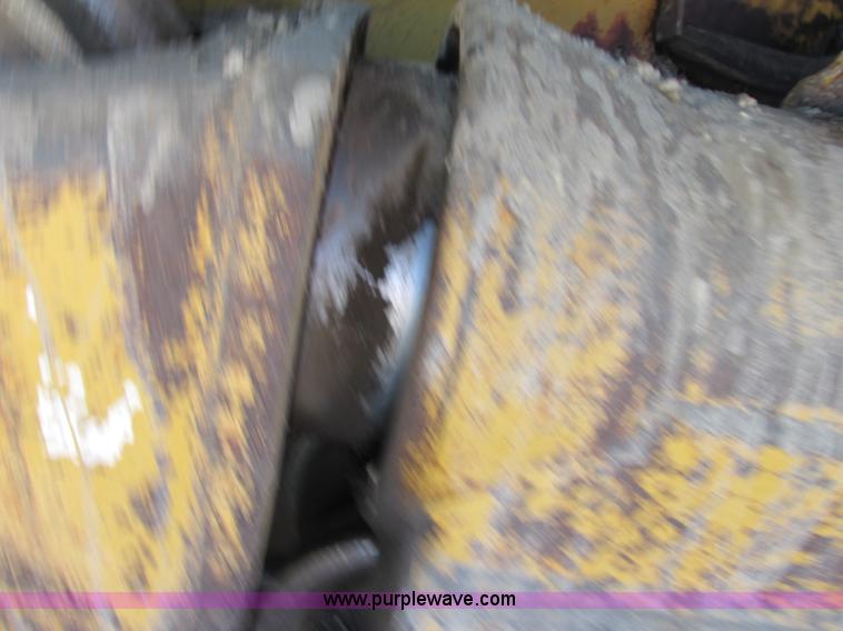 image for item F4853 2004 Caterpillar D5N LGP dozer