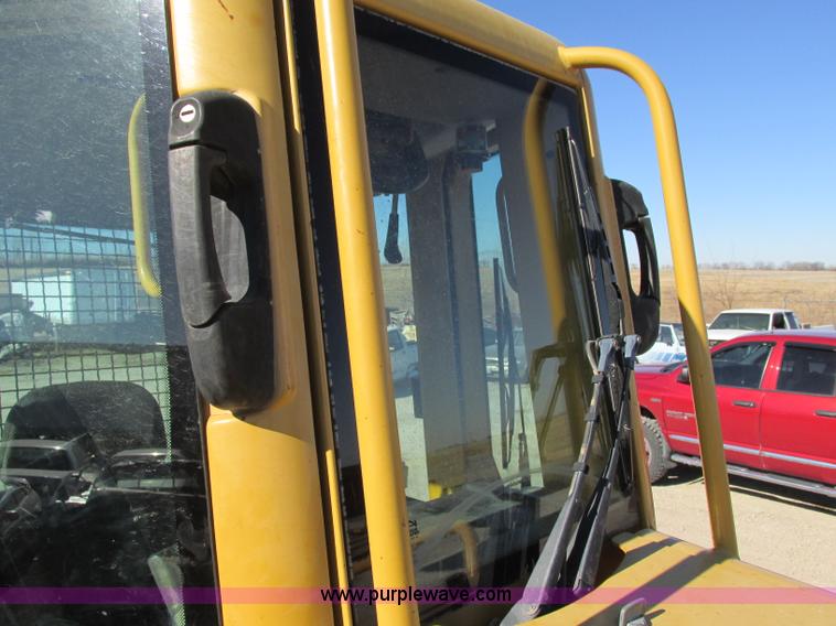 image for item F4853 2004 Caterpillar D5N LGP dozer