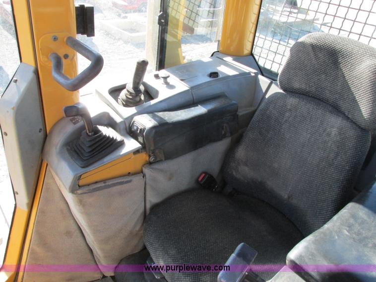 image for item F4853 2004 Caterpillar D5N LGP dozer