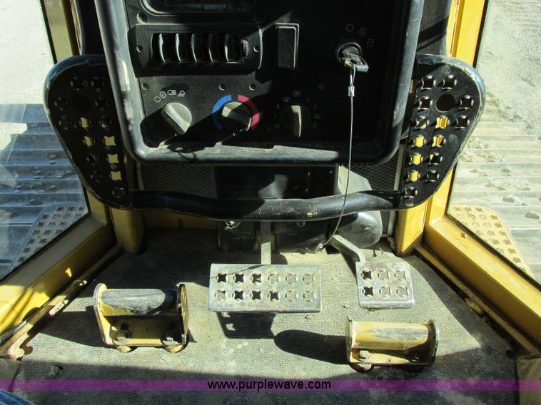 image for item F4853 2004 Caterpillar D5N LGP dozer