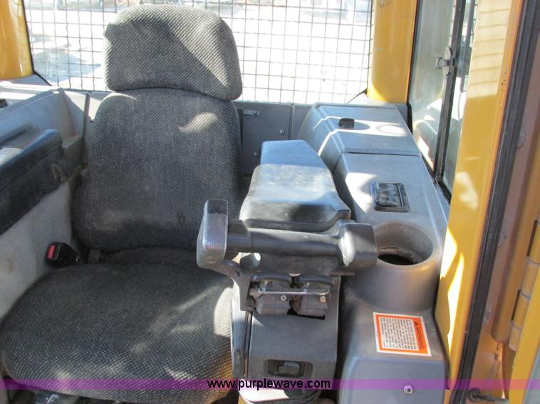 image for item F4853 2004 Caterpillar D5N LGP dozer