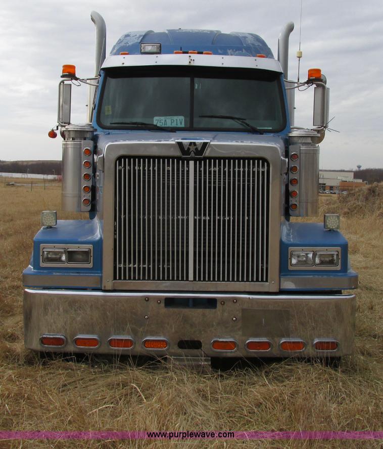 image for item F4854 1998 Western Star 4964EX semi truck