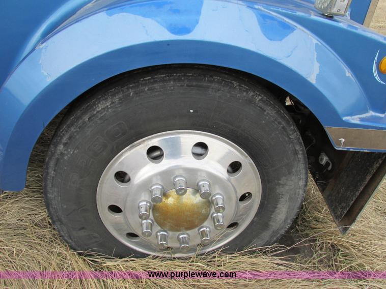 image for item F4854 1998 Western Star 4964EX semi truck