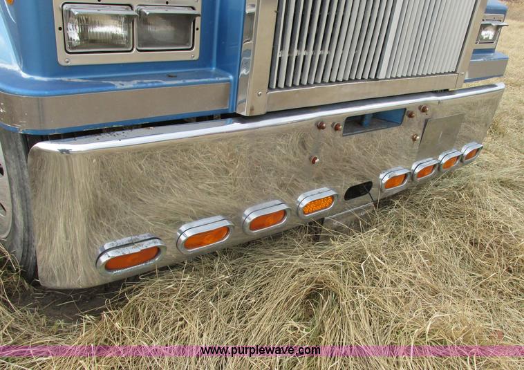 image for item F4854 1998 Western Star 4964EX semi truck