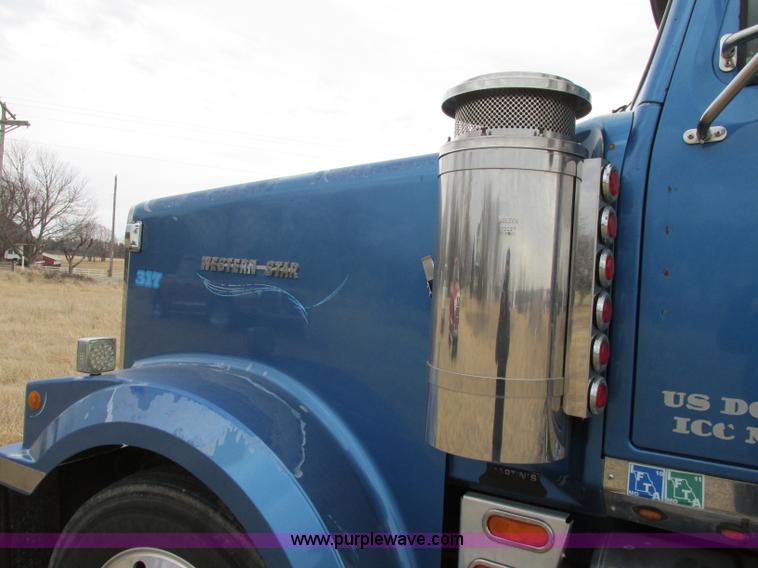image for item F4854 1998 Western Star 4964EX semi truck