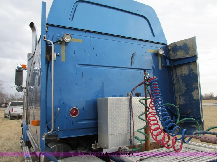 image for item F4854 1998 Western Star 4964EX semi truck