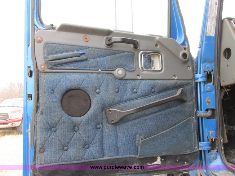 image for item F4854 1998 Western Star 4964EX semi truck