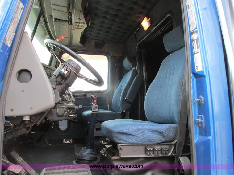 image for item F4854 1998 Western Star 4964EX semi truck