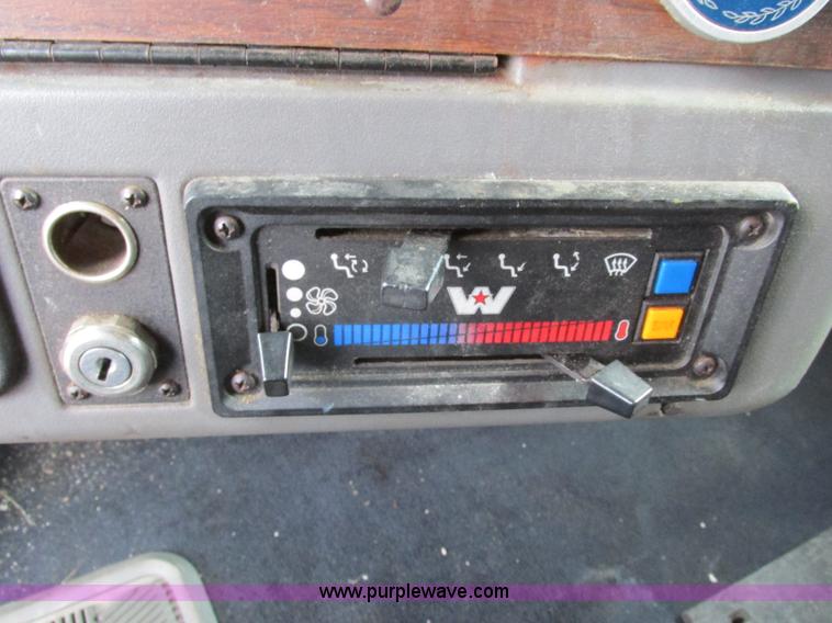 image for item F4854 1998 Western Star 4964EX semi truck