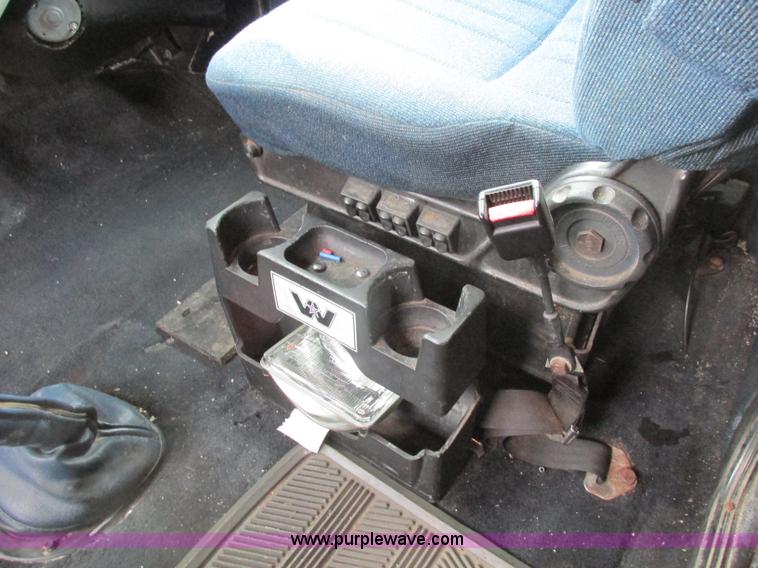 image for item F4854 1998 Western Star 4964EX semi truck