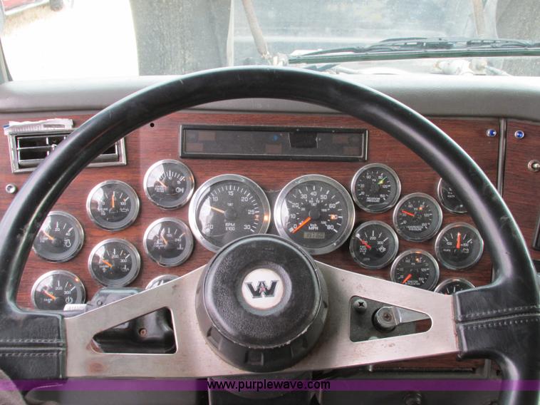 image for item F4854 1998 Western Star 4964EX semi truck