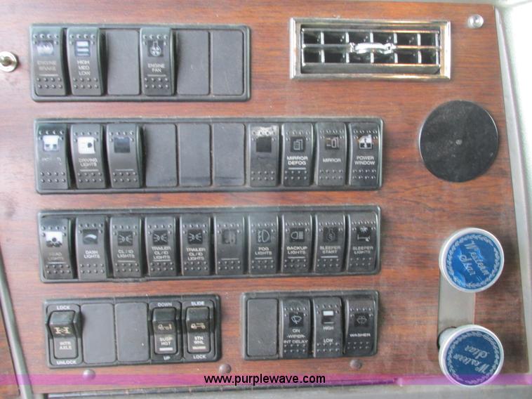 image for item F4854 1998 Western Star 4964EX semi truck