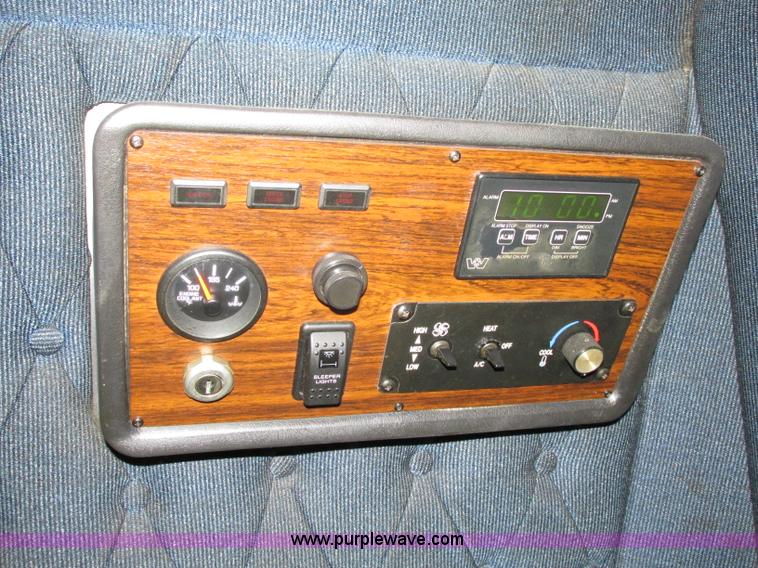 image for item F4854 1998 Western Star 4964EX semi truck