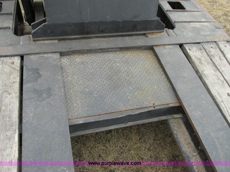 image for item F4857 2001 Fontaine TL50NEB triple axle trailer with stinger