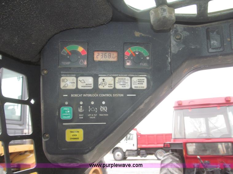 image for item F7230 2007 Bobcat S150 skid steer