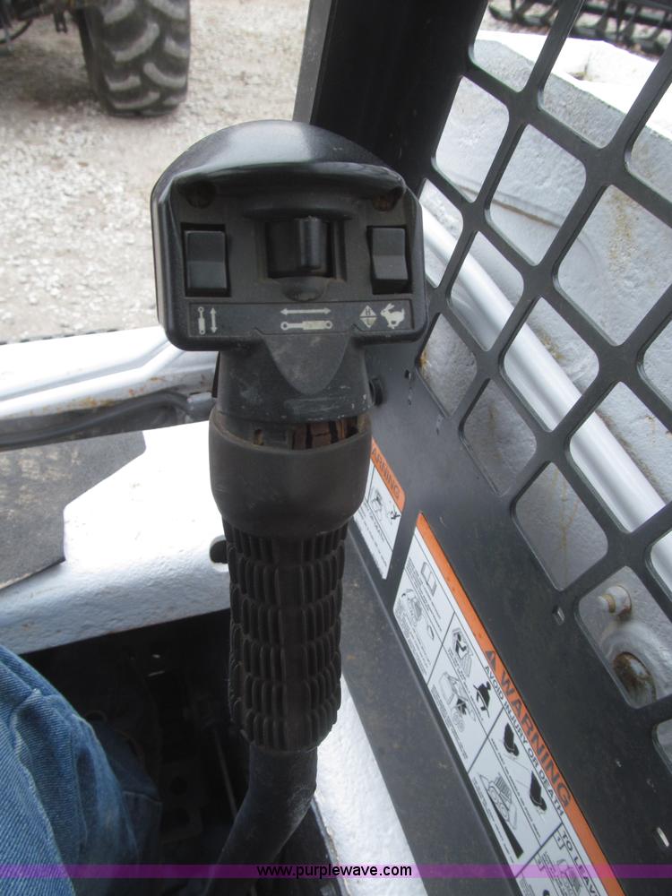 image for item F7230 2007 Bobcat S150 skid steer
