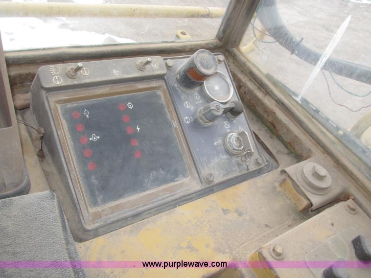 image for item F7232 1990 Caterpillar 953 LGP track loader