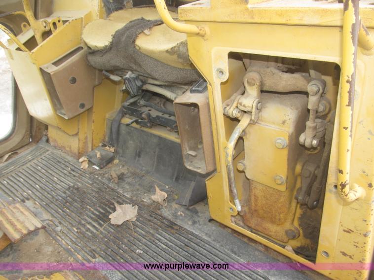image for item F7232 1990 Caterpillar 953 LGP track loader