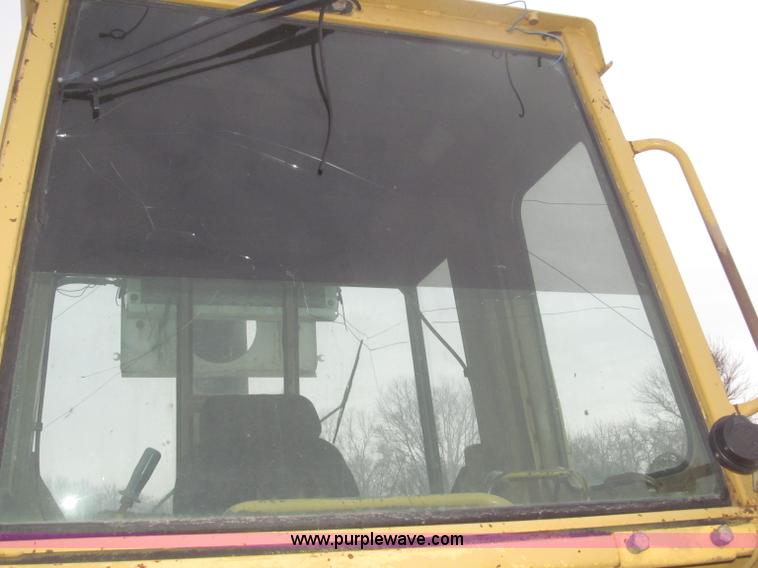 image for item F7232 1990 Caterpillar 953 LGP track loader