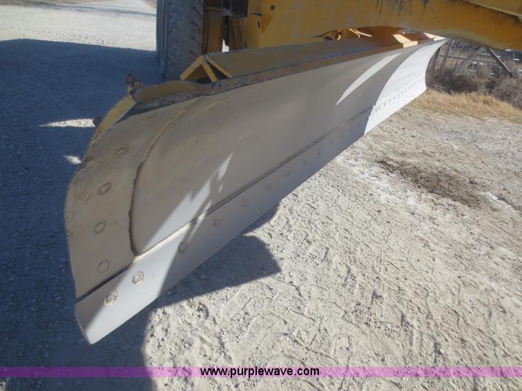 image for item F8146 2007 Volvo G930 articulated motor grader