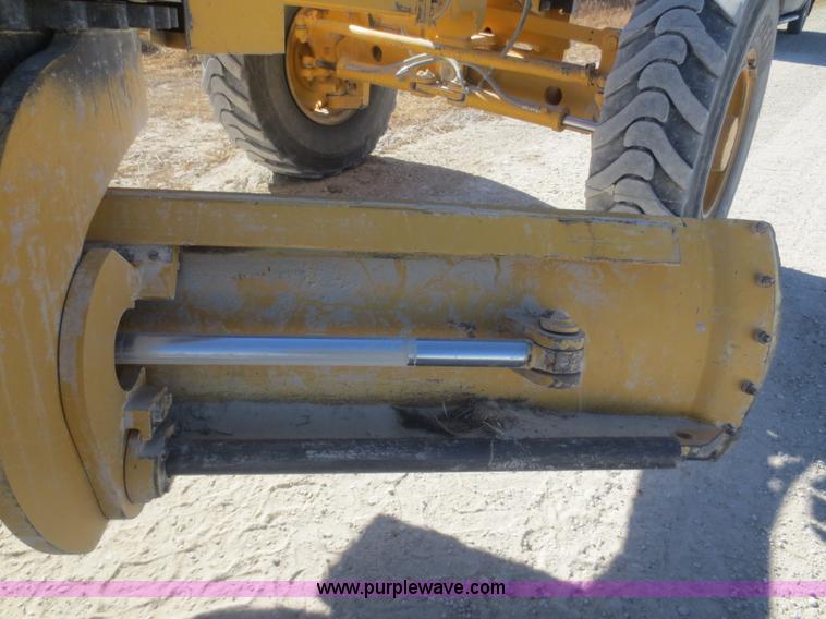 image for item F8146 2007 Volvo G930 articulated motor grader