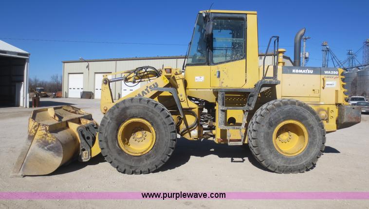 image for item F8147 2002 Komatsu WA250-3L wheel loader