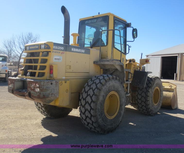 image for item F8147 2002 Komatsu WA250-3L wheel loader