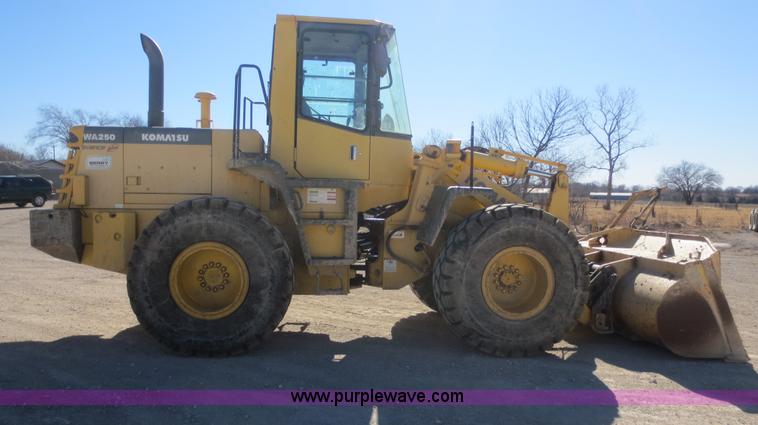 image for item F8147 2002 Komatsu WA250-3L wheel loader