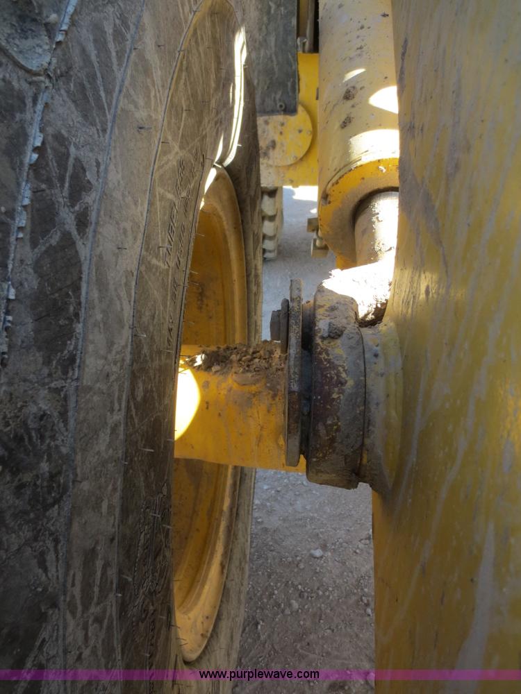 image for item F8147 2002 Komatsu WA250-3L wheel loader