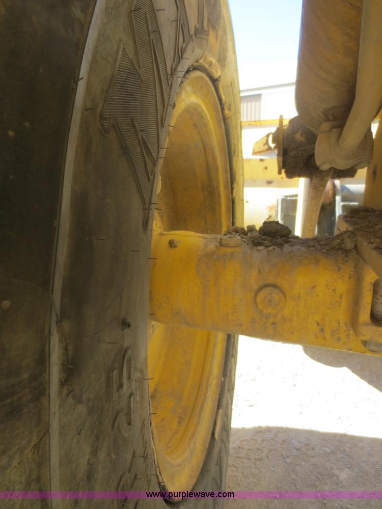 image for item F8147 2002 Komatsu WA250-3L wheel loader