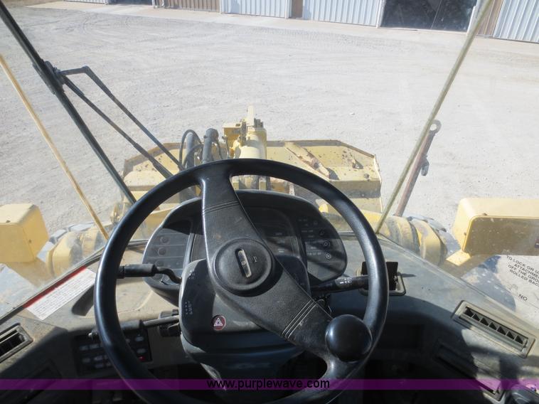 image for item F8147 2002 Komatsu WA250-3L wheel loader