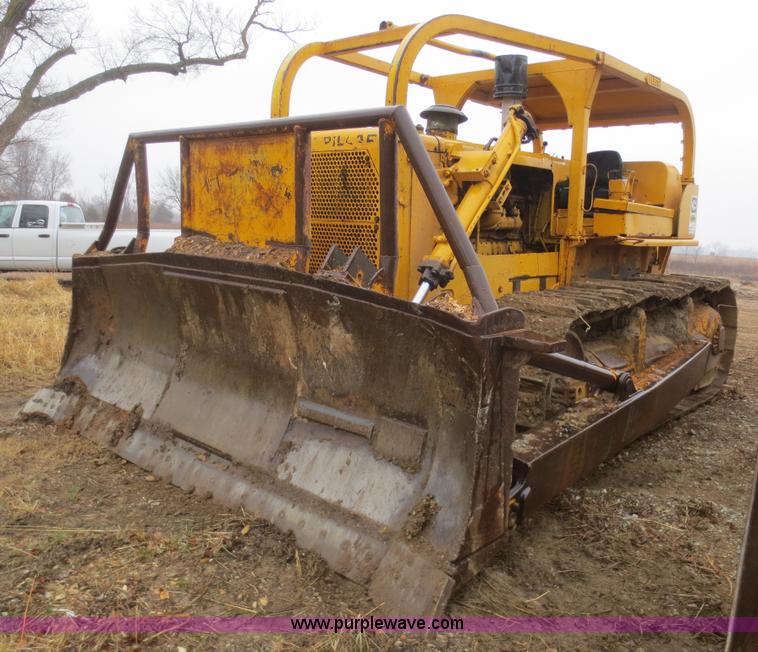 image for item F8168 Caterpillar D8H dozer