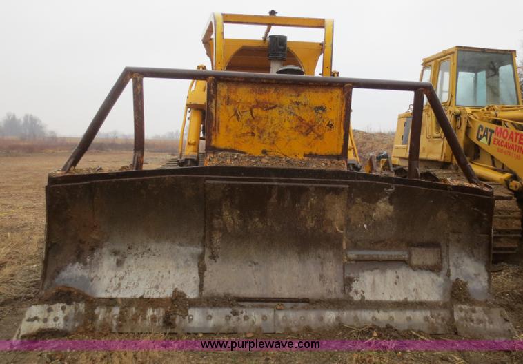 image for item F8168 Caterpillar D8H dozer