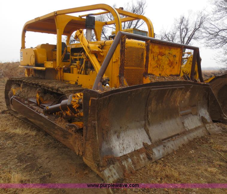 image for item F8168 Caterpillar D8H dozer