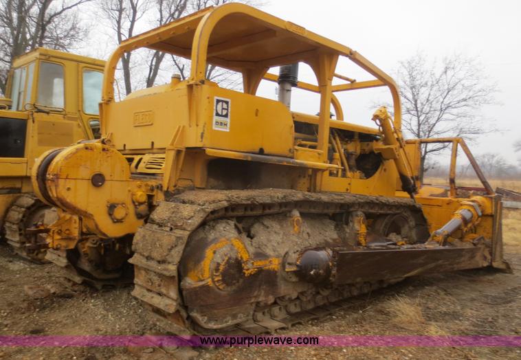image for item F8168 Caterpillar D8H dozer